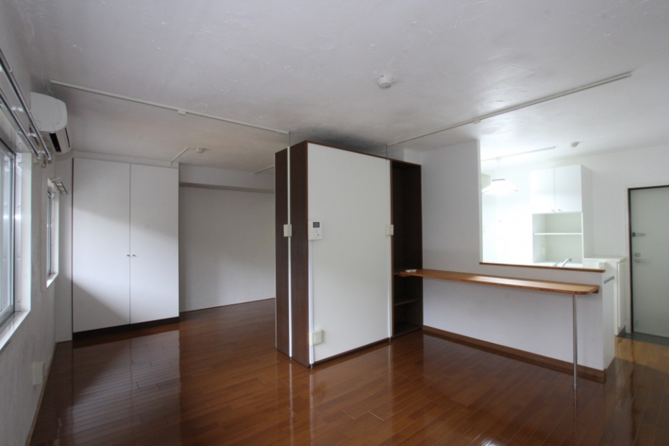 部屋は18.1帖のワンルーム。広ーーーいです