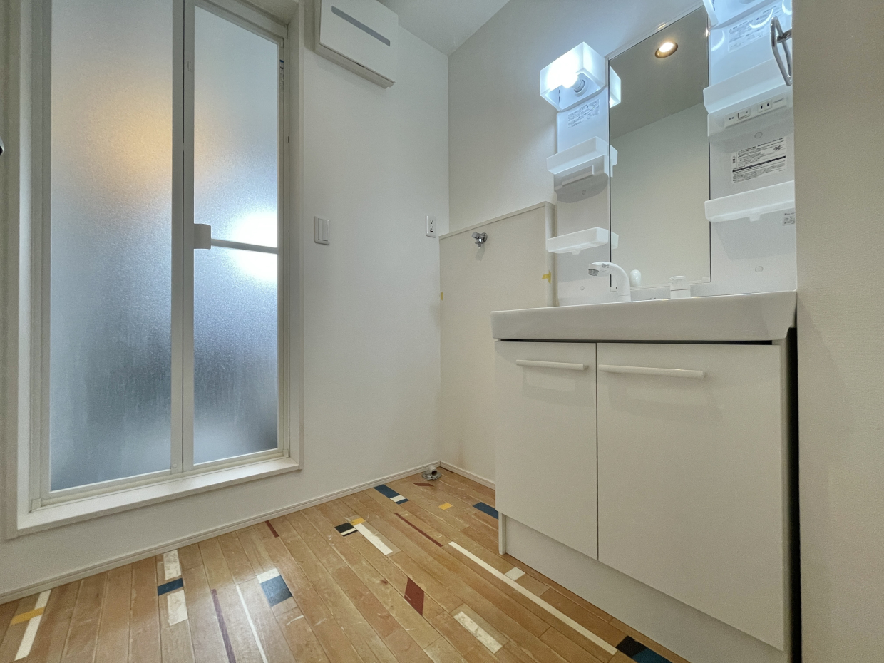 脱衣洗面所と浴室は2階に。遊び心のあるフロアデザイン