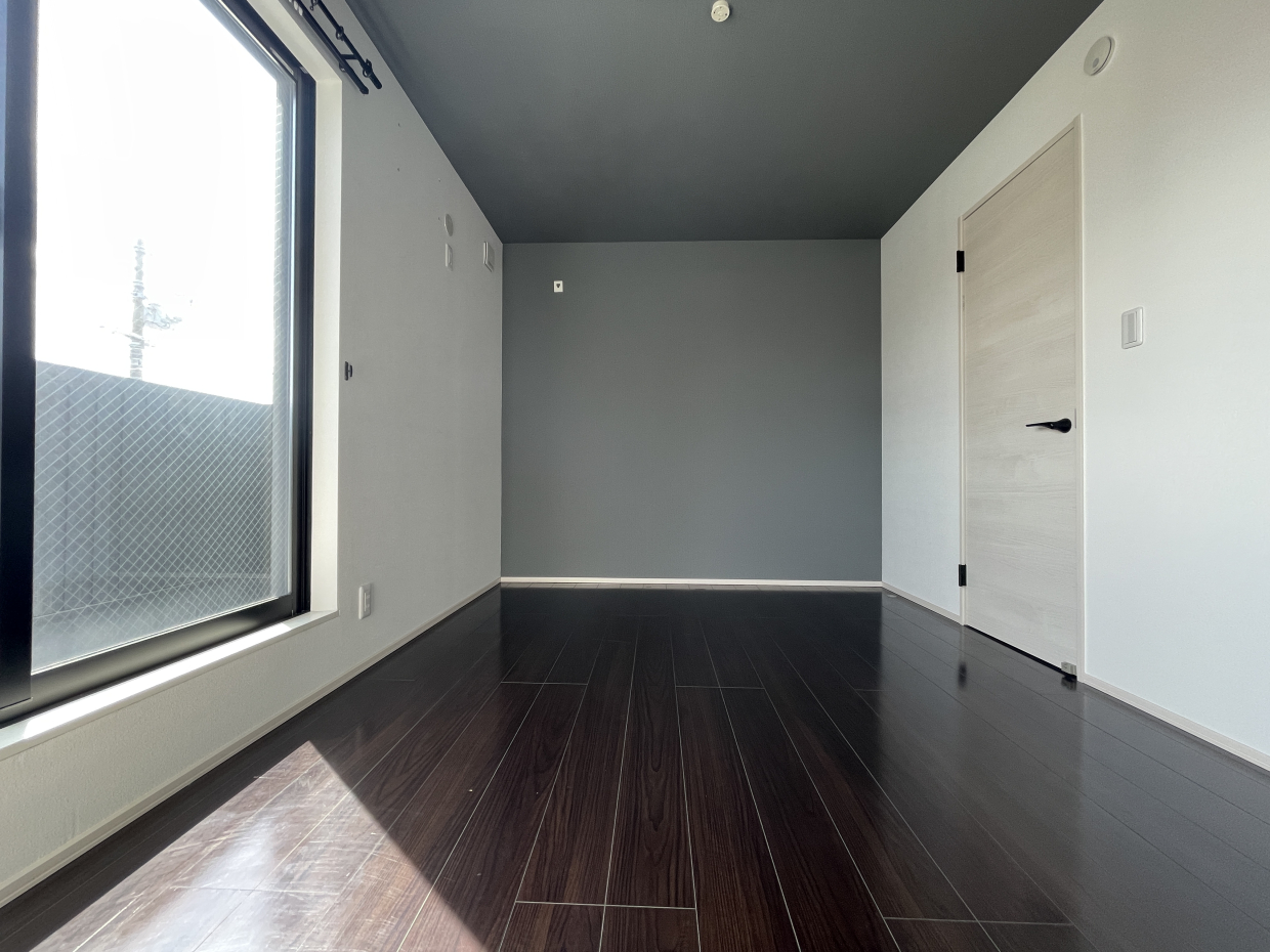 グレーのクロスがアクセント