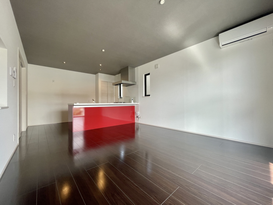 LDKは2階に。14.8帖の広さ