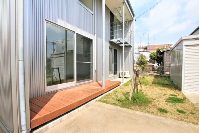 お庭では家庭菜園が楽しめる畑付き。