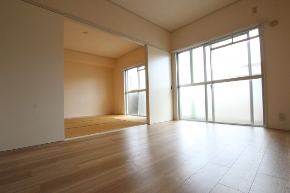 2つ目の洋室和室と繋がってます