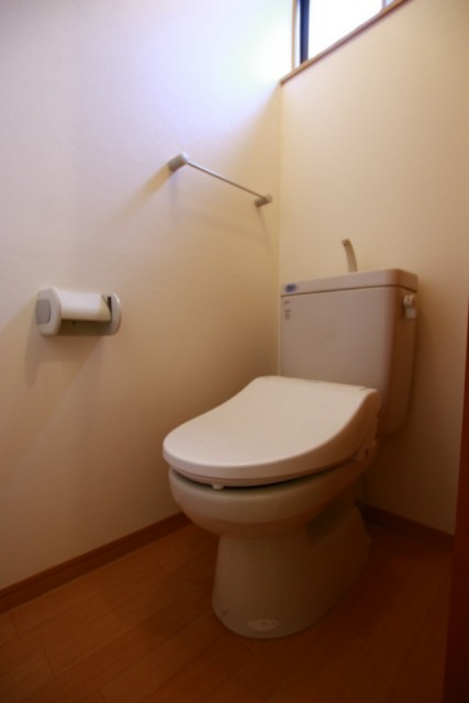 トイレです。窓がついてます。