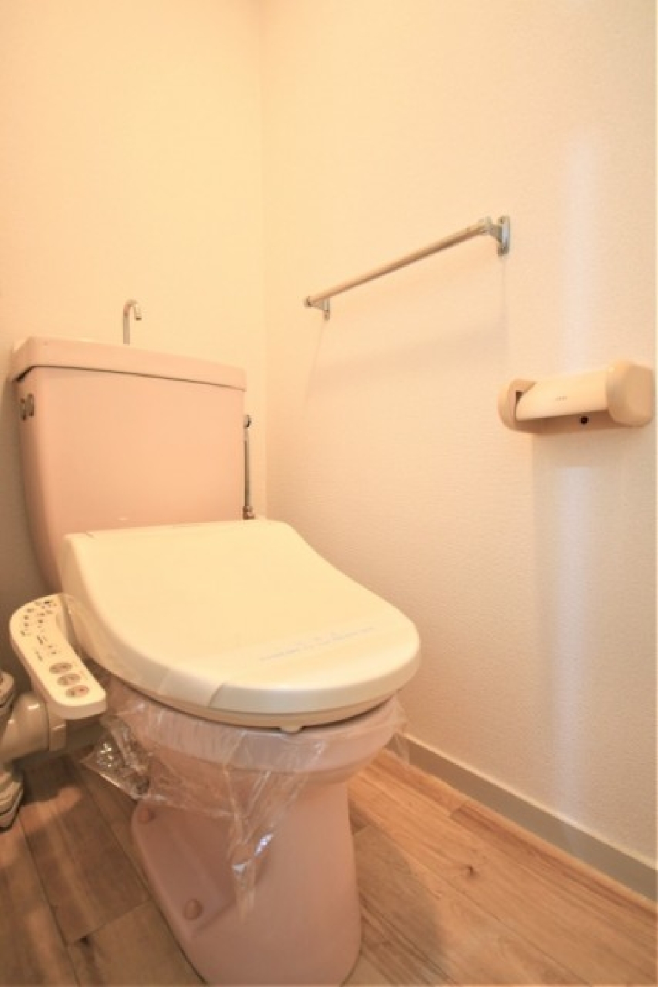 トイレは温水洗浄便座に。