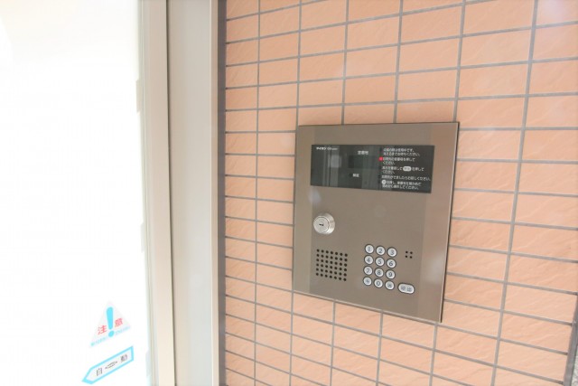 エントランスはオートロック。