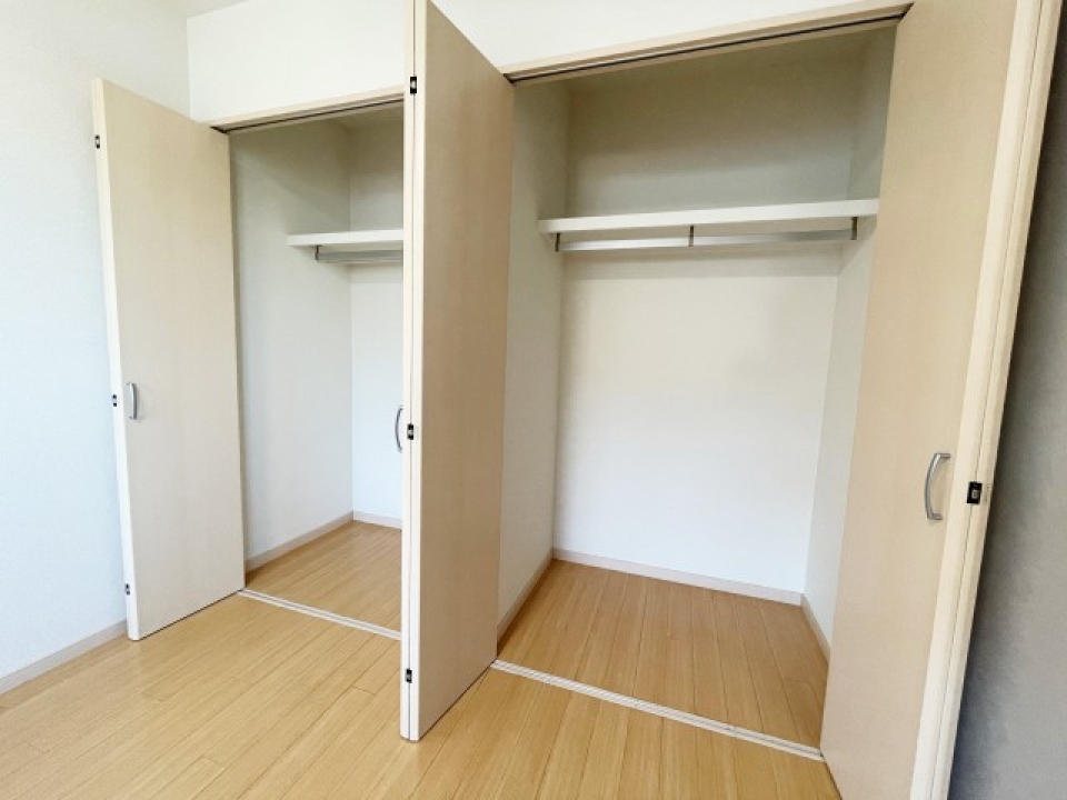 どどんッと大きな壁一面のクローゼット