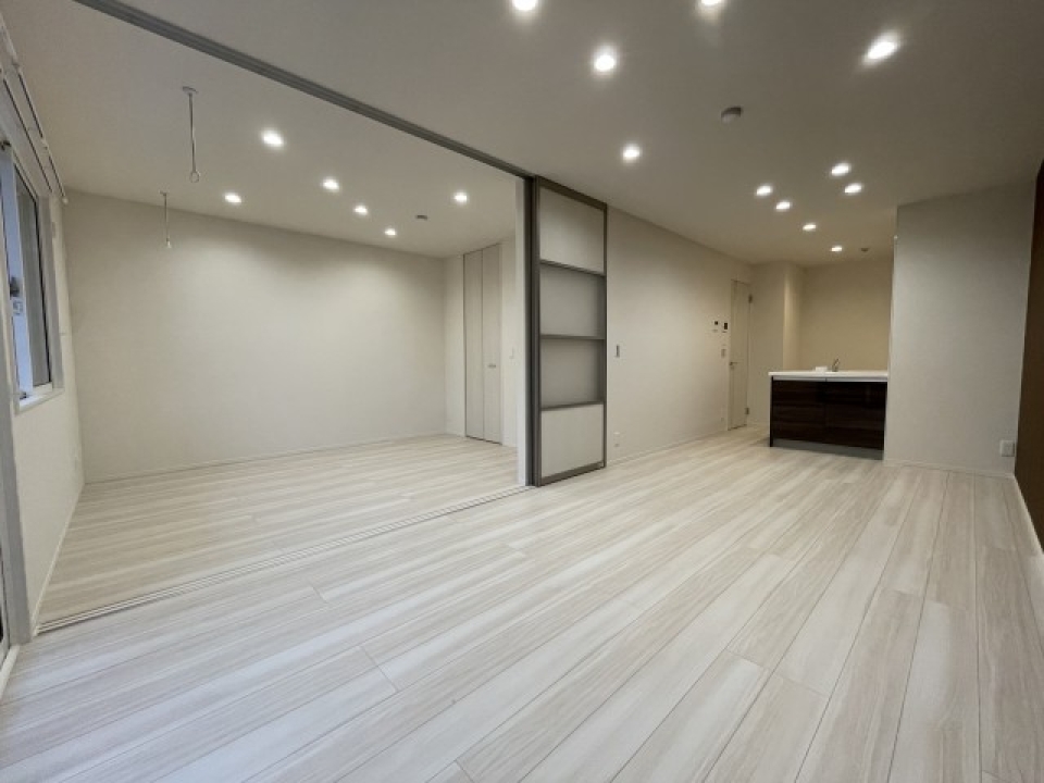 扉を開けて広々と
