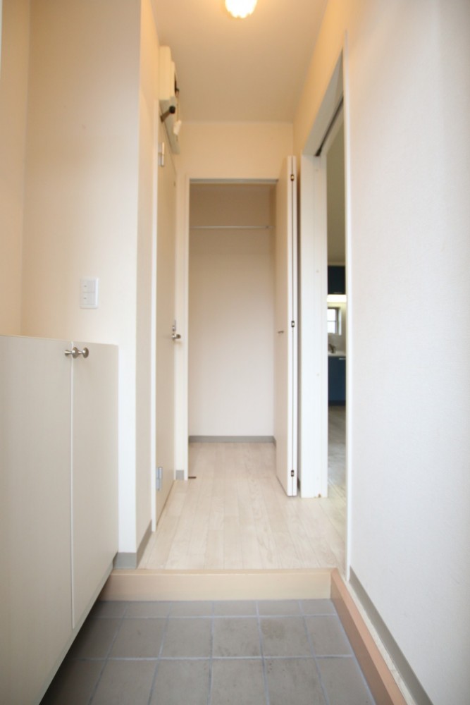 玄関は、シンプルですっきりした印象です。