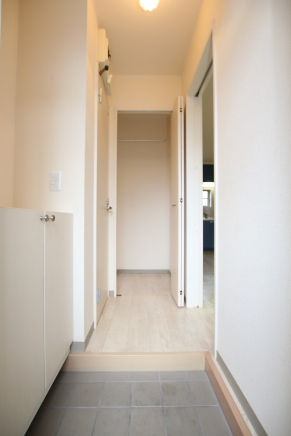 玄関は、シンプルですっきりした印象です。