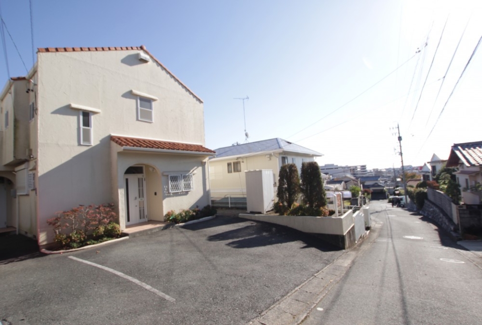 坂の上の日の当たる場所。