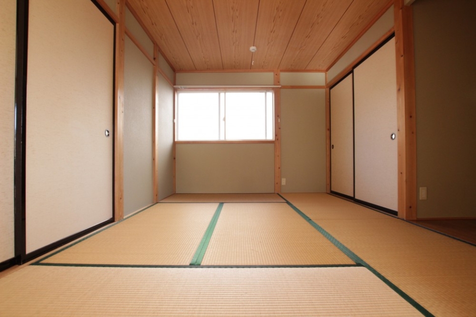 和室6帖。床の間もあります。