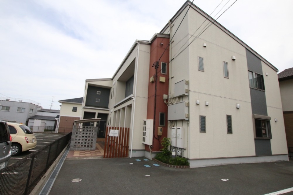 外観と外構で敷地全体が整備されています。
