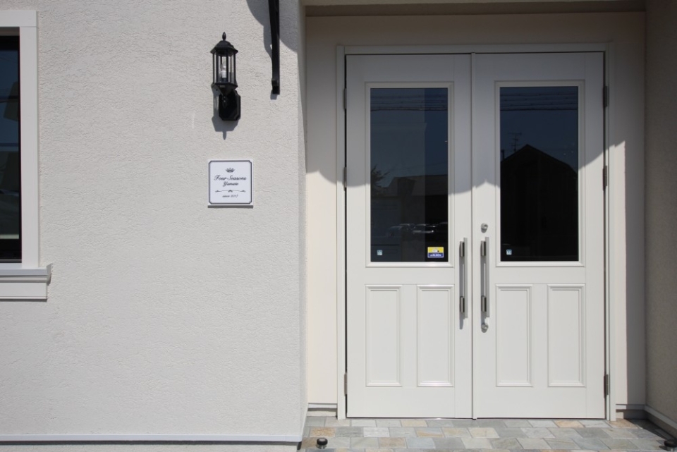 オートロックのエントランスに備え万全のALSOK物件。