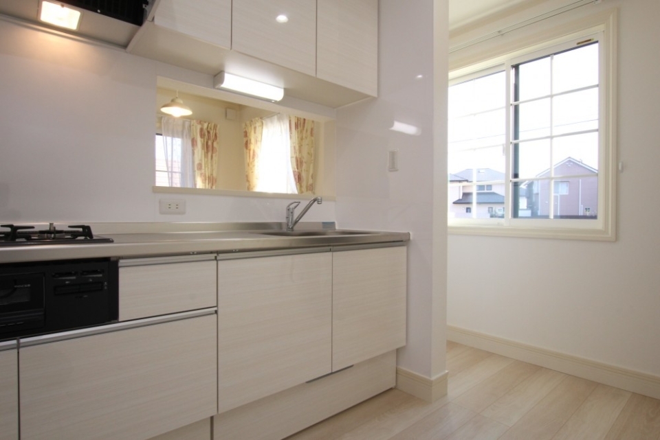 対面型だけどお料理への集中力重視。作業台も広くてストレスフリー。