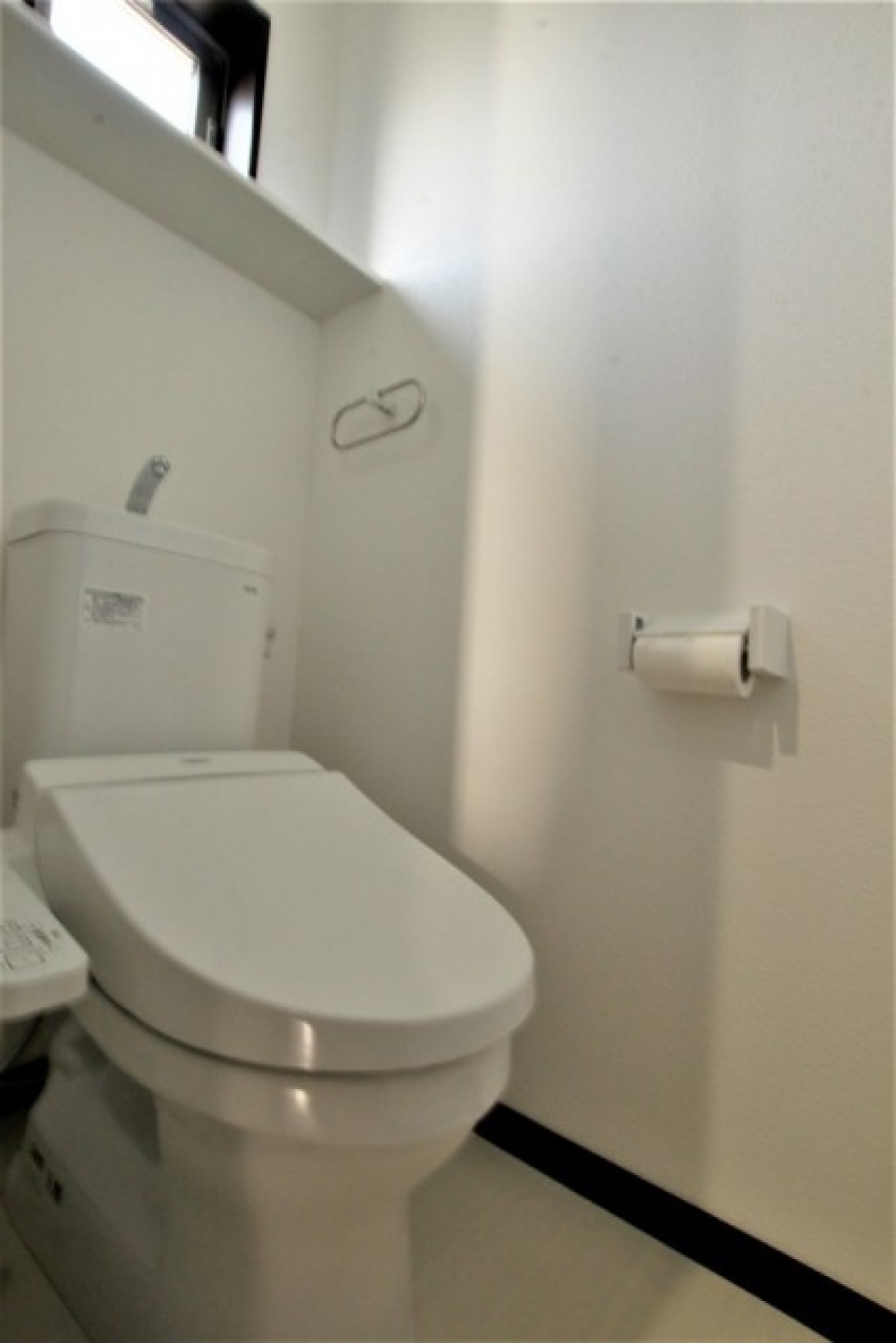 トイレにはばっちり温水洗浄付きです