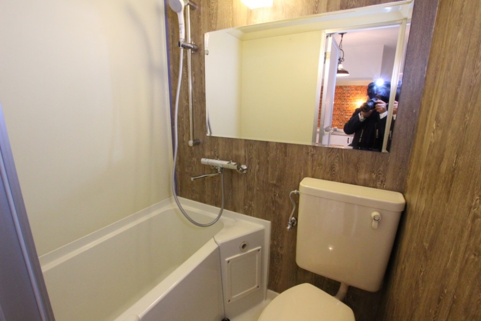 ユニットバスもアンティークにこだわっている。