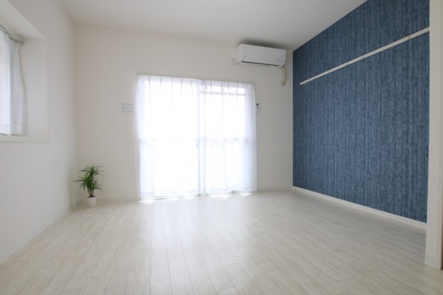 陽当たり良好な洋室8.0帖。