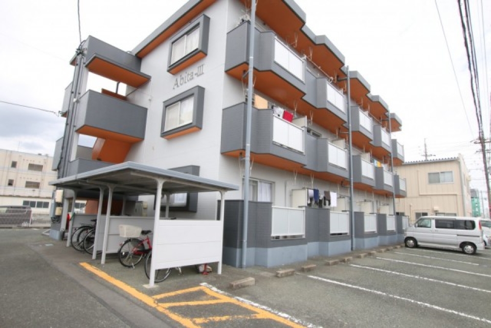 外観。駐輪場付き。