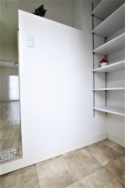 玄関には靴が沢山置けそうですね