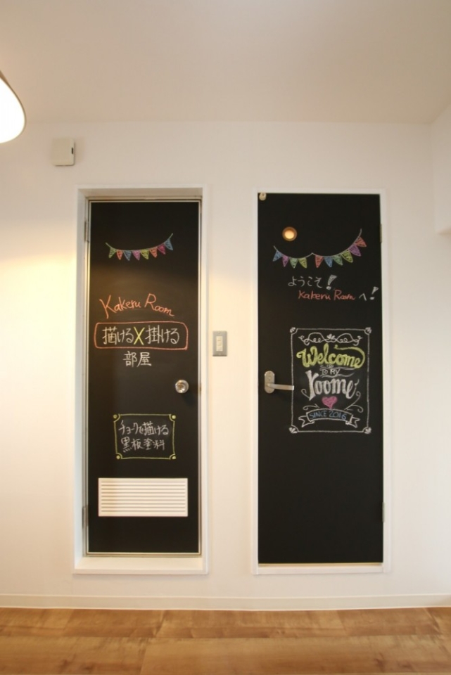 室内だけに飽き足らずトイレ・浴室のドアまでも...。