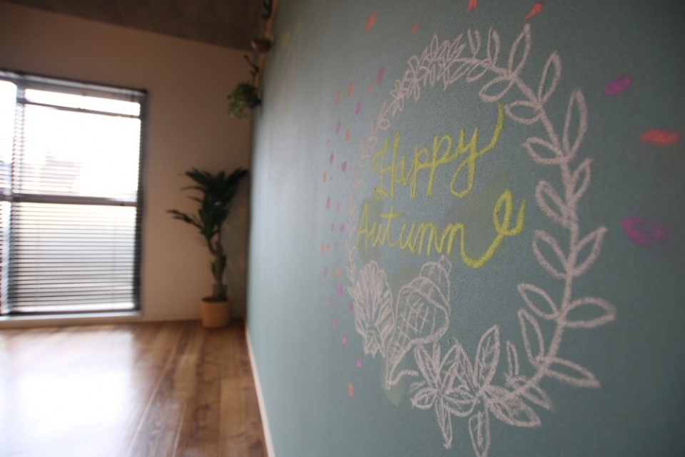 チョークで絵を描くって以外と難しいですよね。