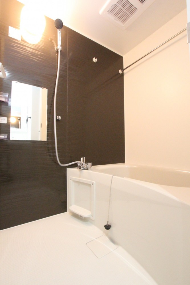 洋室は新品は交換、追い焚き・浴室乾燥機付き。