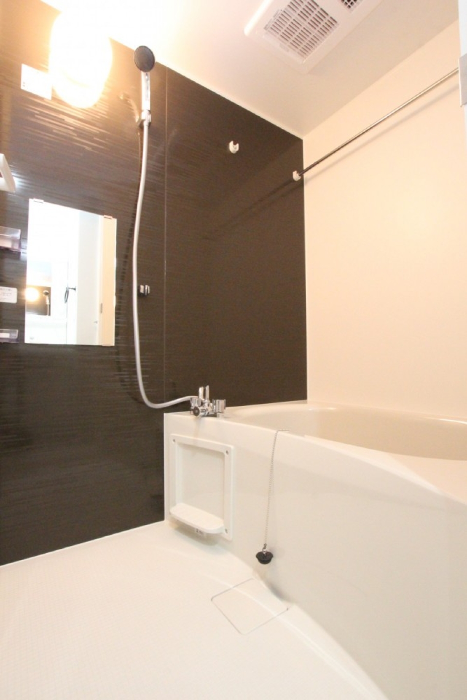 洋室は新品は交換、追い焚き・浴室乾燥機付き。