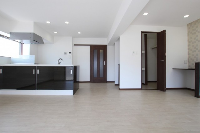 建具やキッチンの色合いがとてもうまくマッチング。