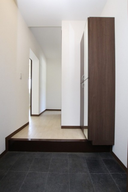 玄関もモダンなスタイルでとえもGOOD。