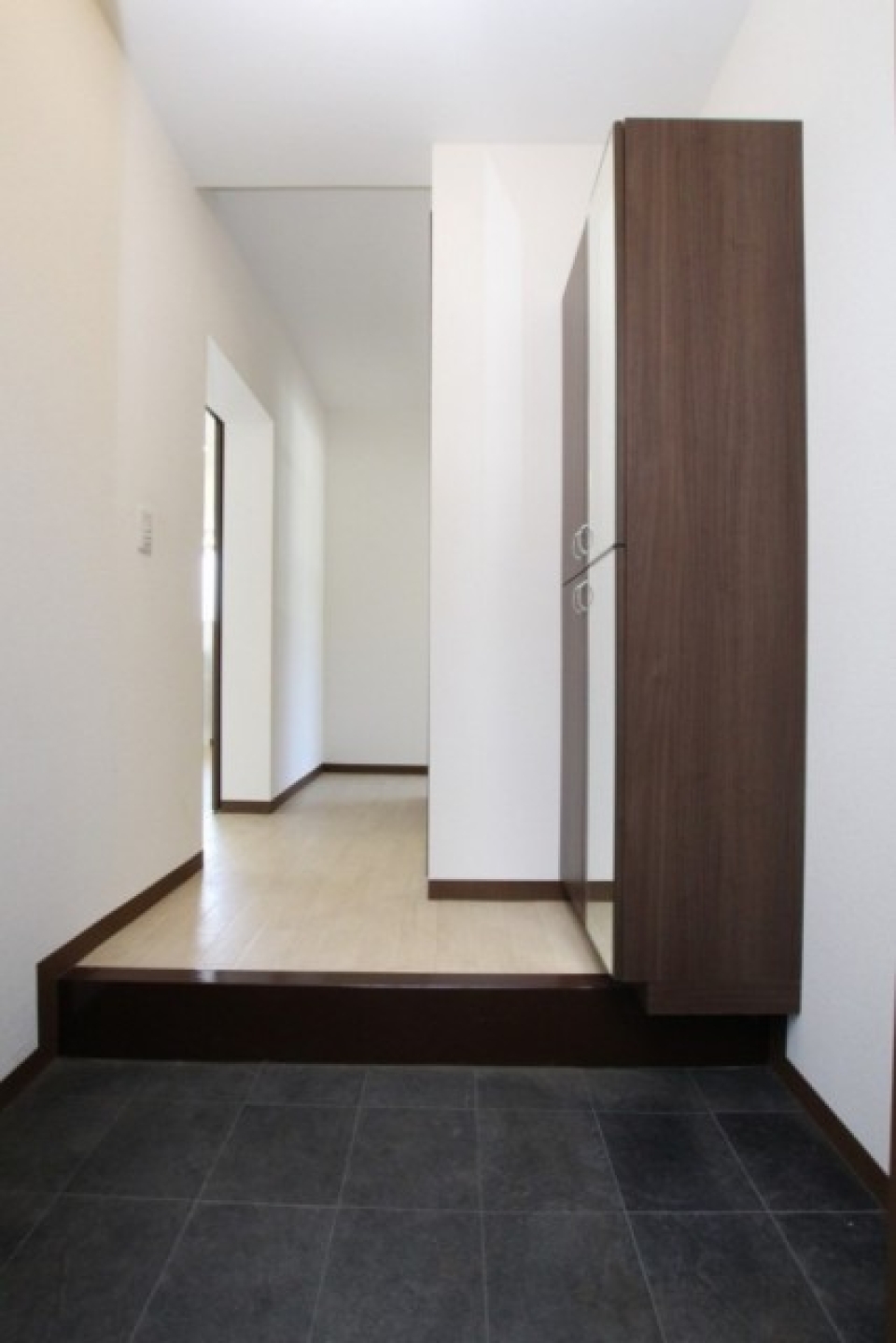 玄関もモダンなスタイルでとえもGOOD。