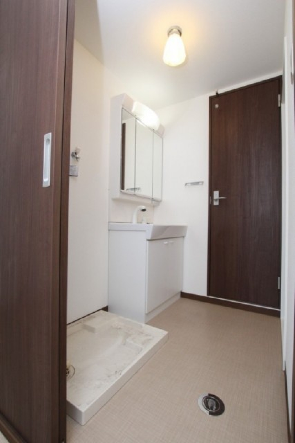 脱衣所もやっぱり清潔感がありますね。