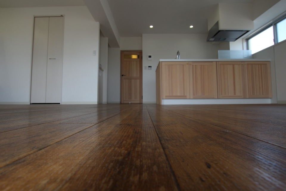 木のぬくもりを感じて下さい。