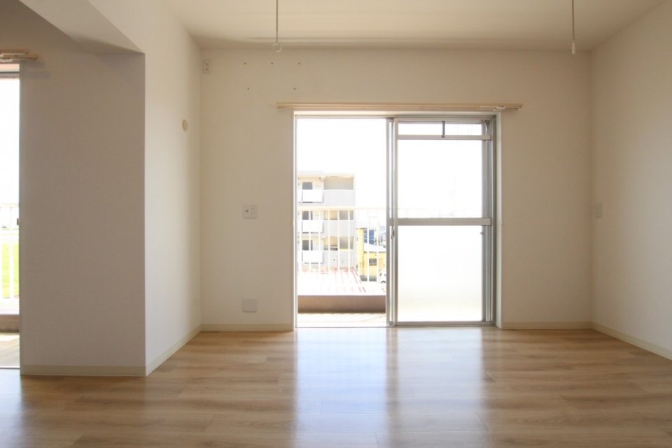 コンセントは通常より少し高い位置にある。