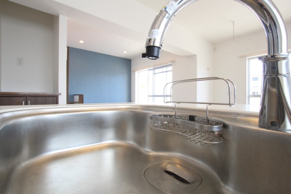 キッチン水栓の曲線美にウットリ。