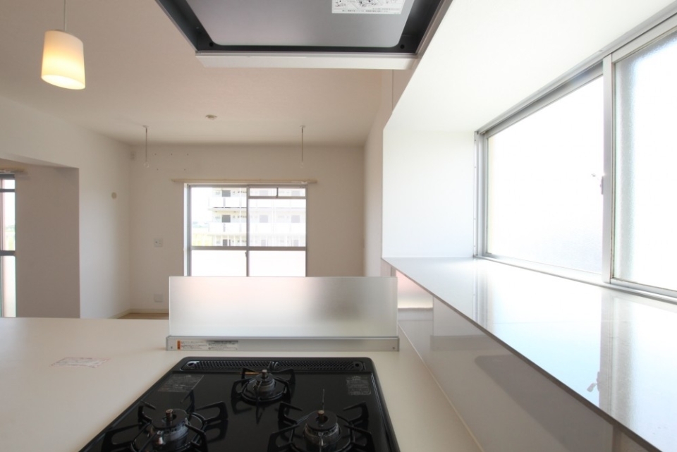 角部屋の特権、＋αの窓が部屋に光を取り入る。