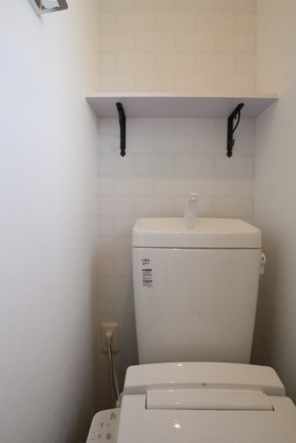 トイレはもちろんシャワートイレ付き。