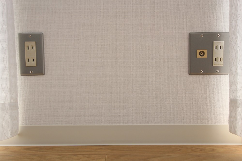 コンセントカバーはシルバーTypeに変わっていた。