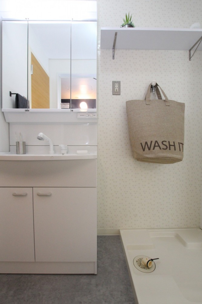 朝は寝癖直しはやっぱり大きな洗面台で。