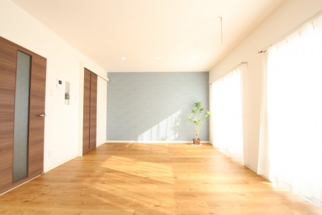 眩い太陽の陽を浴び心地よく吹き抜ける風を感じる。