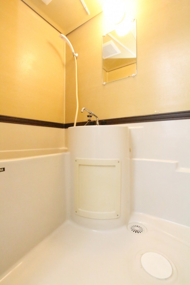 トイレは別になったユニットバス。