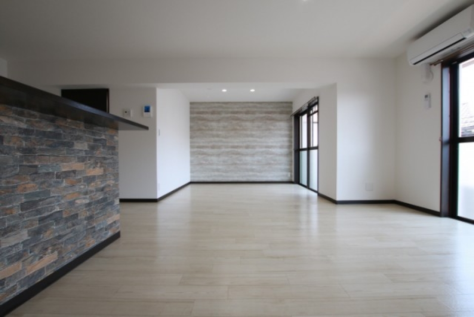 壁紙・床・建具の色のバランスがGOOD