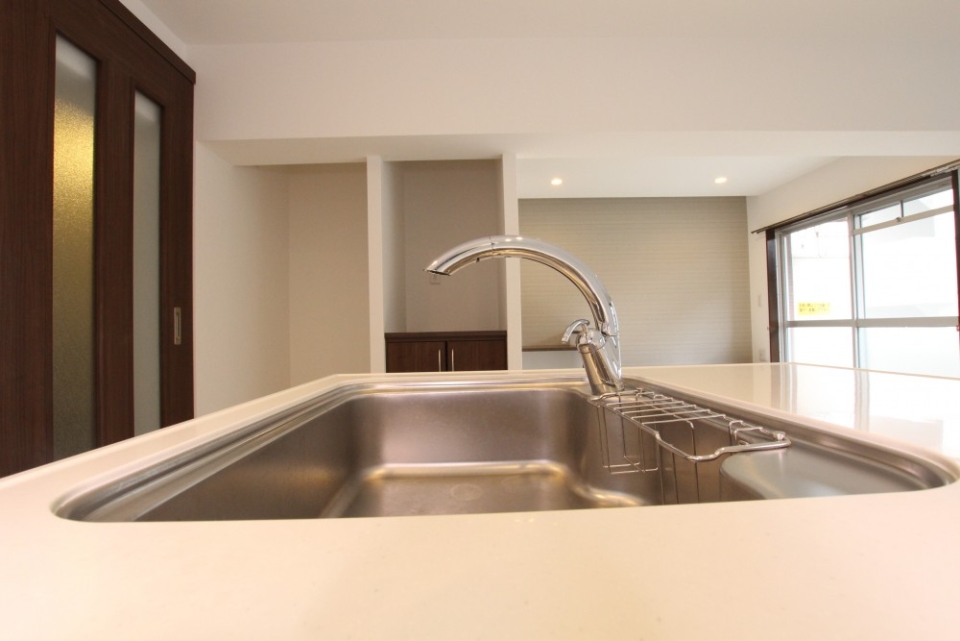 キッチン水栓部分の曲線美。