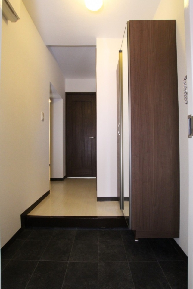 玄関もモダンなスタイルでとえもGOOD。