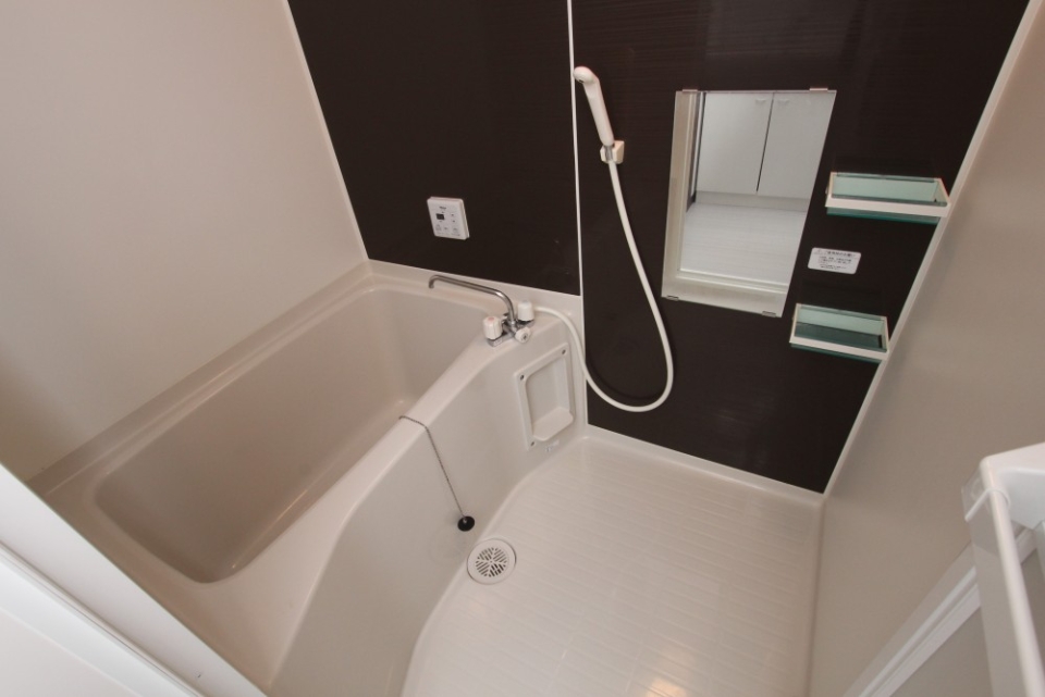 浴室はシンプル。