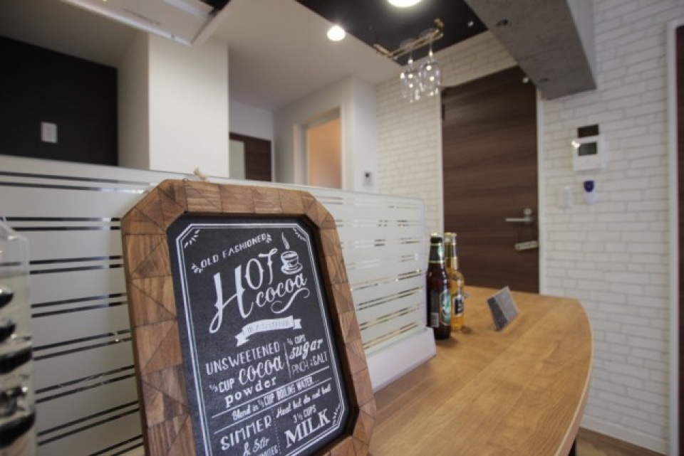 昼はCAFE。夜はBar。