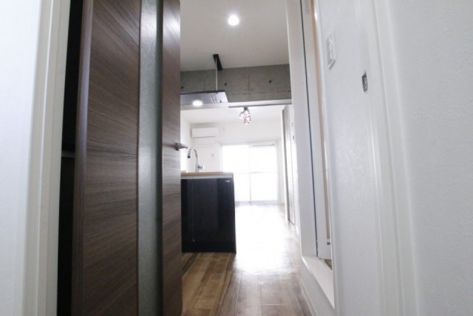 リビング兼部屋へ。