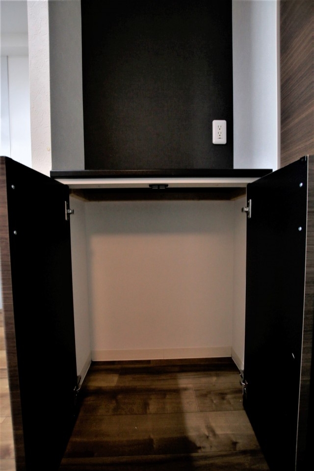 お風呂前にも収納あり