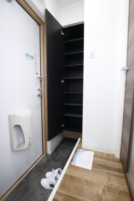 扉のところには全身鏡がついています