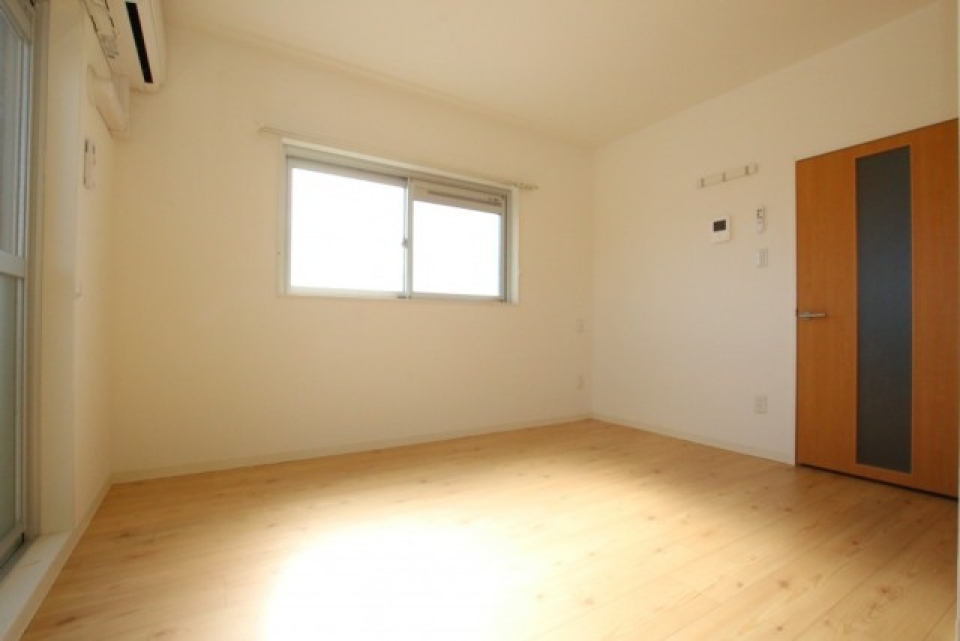 角部屋なので西側に採光窓があります。