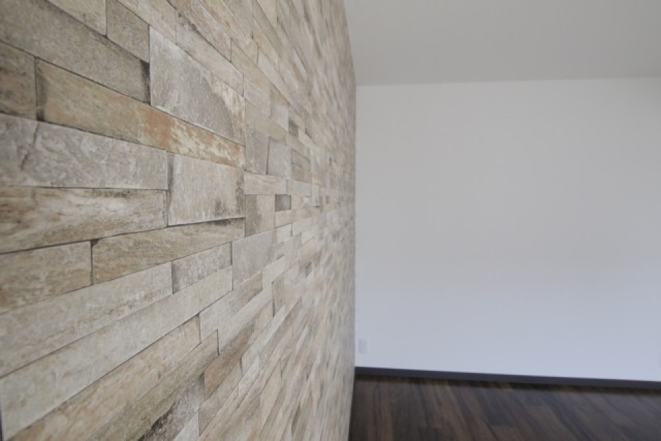 レンガ調な壁紙ですよ。